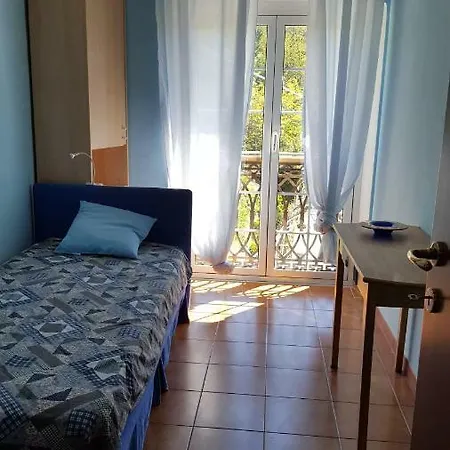 Maria *